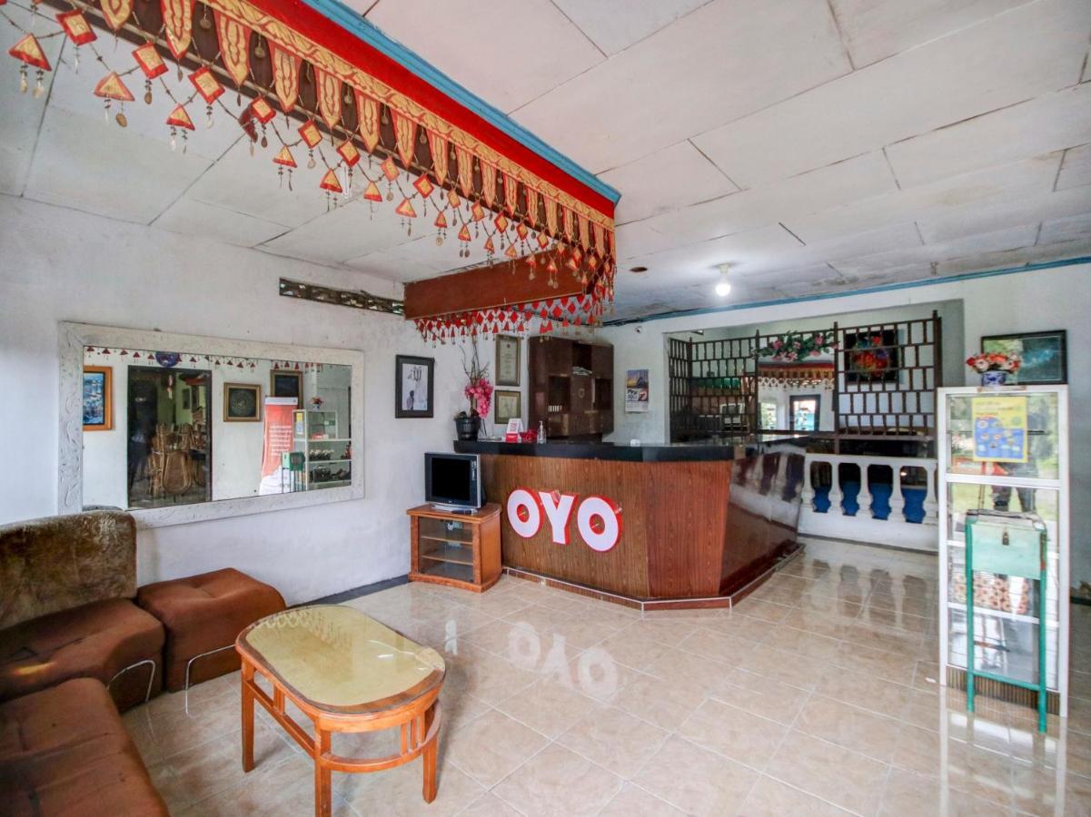 Oyo 2322 Dien Karona Hotel Berastagi Exterior photo