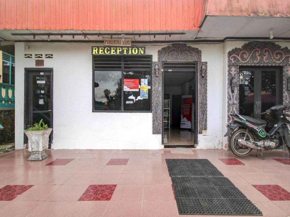 Oyo 2322 Dien Karona Hotel Berastagi Exterior photo